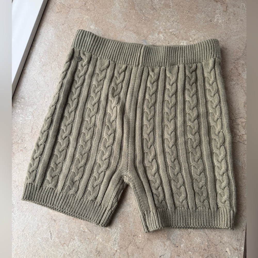 NWT Fade by BKE Cabled Sweater Short, Size Large